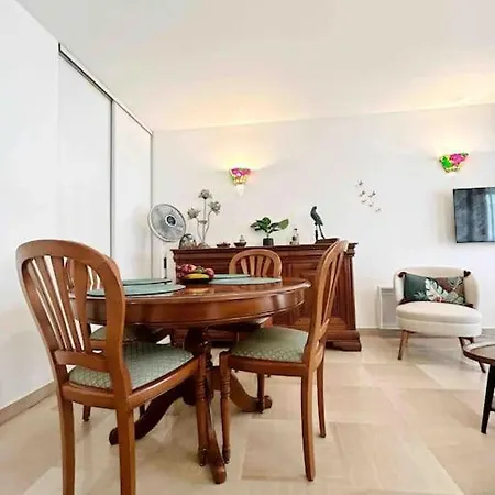 La Petite Louisiane : 4 Prs, 300 M Plages * Αντίμπ