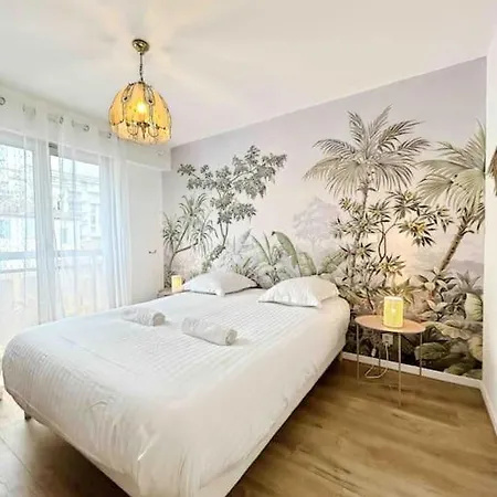 Apartment La Petite Louisiane : 4 Prs, 300 M Plages
