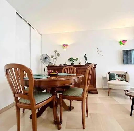 La Petite Louisiane : 4 Prs, 300 M Plages * Антиб